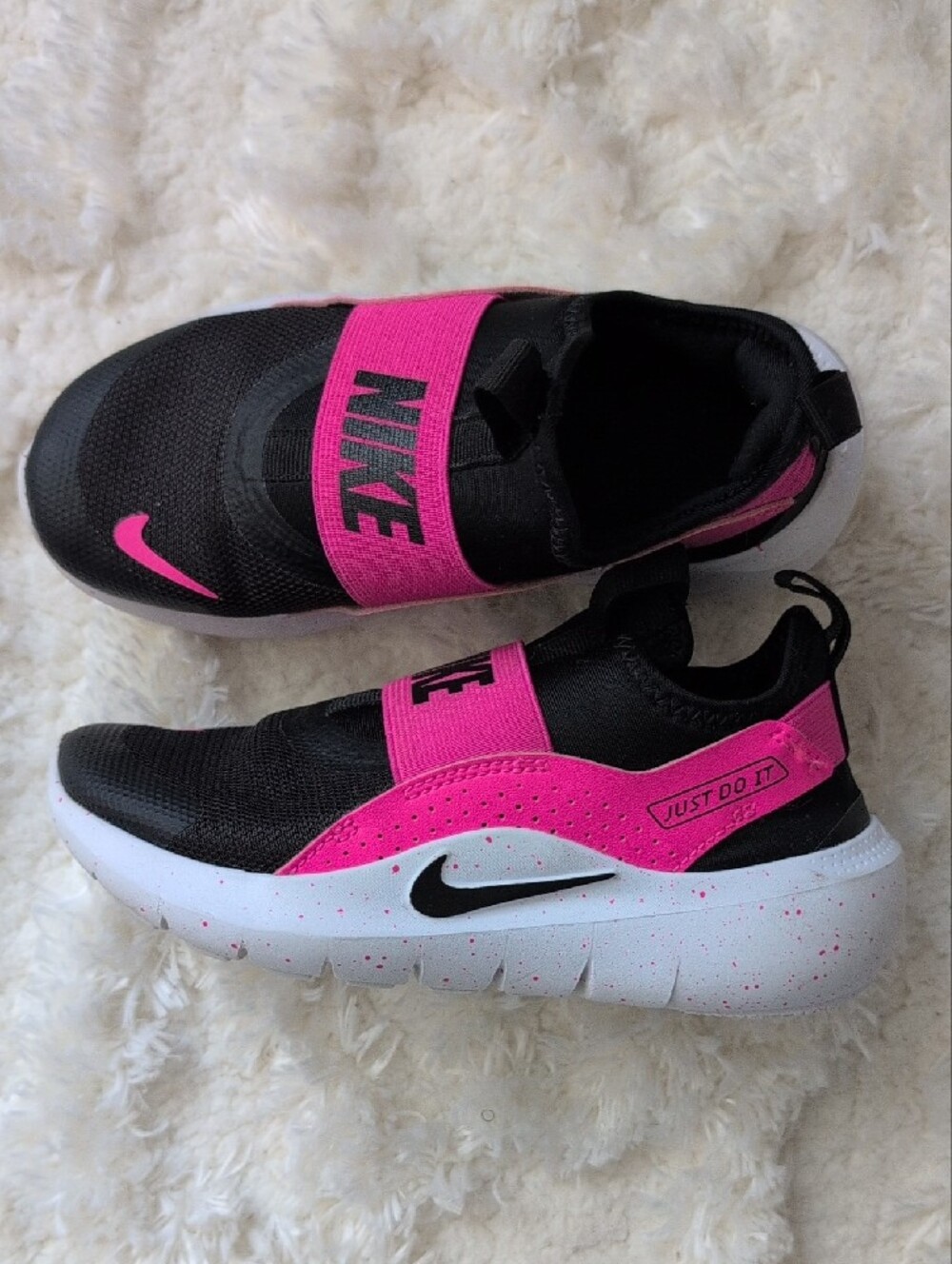 Kids' pink and black Nike sneakers - Picture 4 of 4